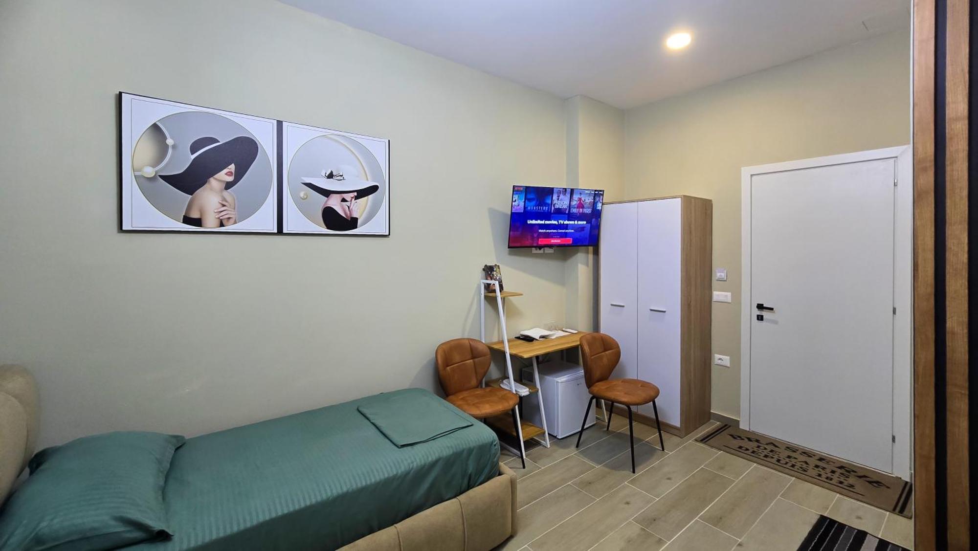 City Center Rooms And Apartments Дуррес Экстерьер фото