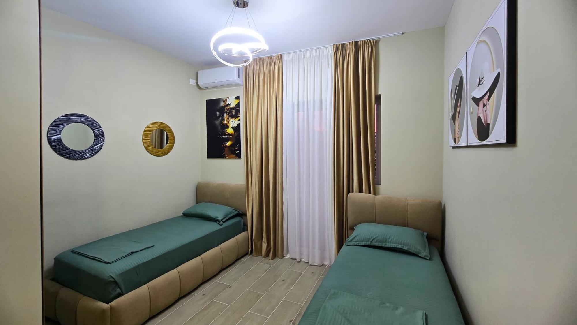 City Center Rooms And Apartments Дуррес Экстерьер фото